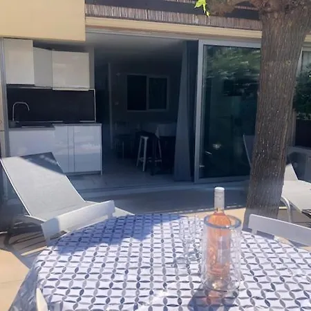 Apartmán Cap D'agde - Estivales - Proche Naturiste - Terrasse - Wifi - Parking - Piscine - Clim *